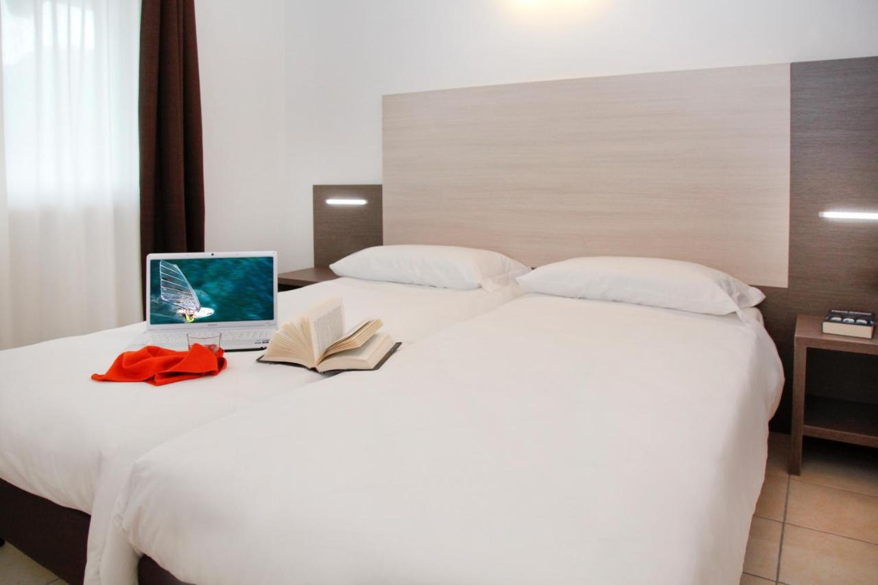Residence Maroadi Torbole Sul Garda Pokoj fotografie